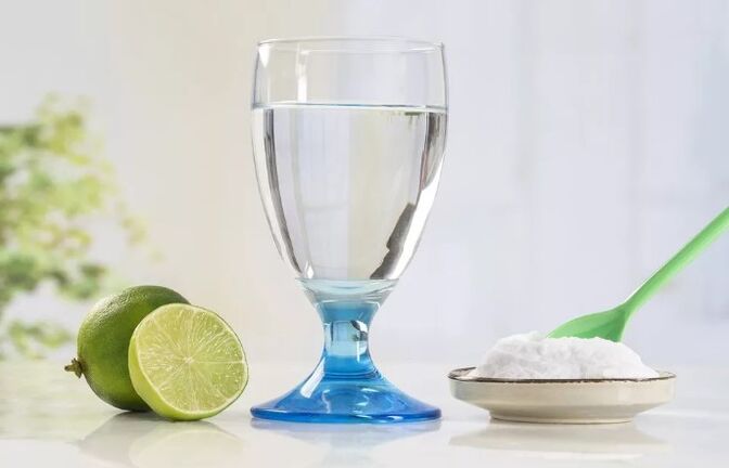 Agua con sal y limón